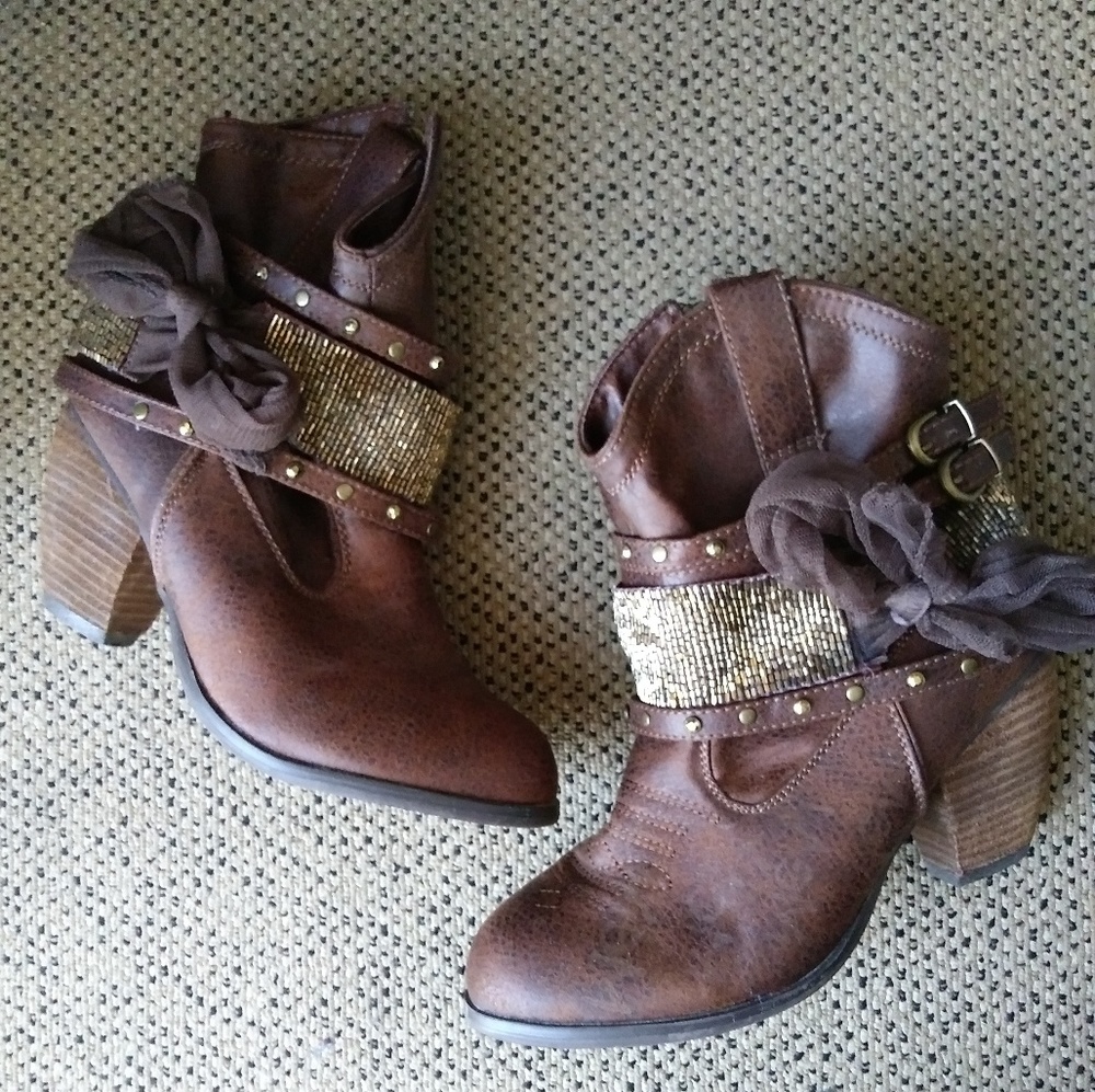 Stylish brown Ankle booties